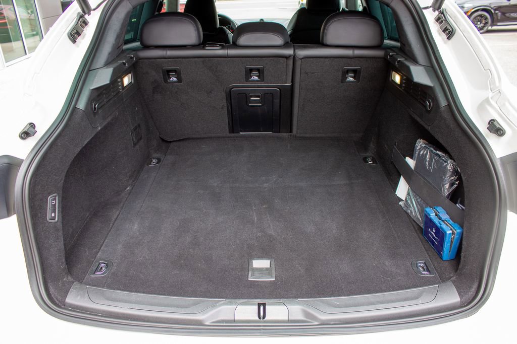 Used 2024 Maserati Levante GT Ultima image 23