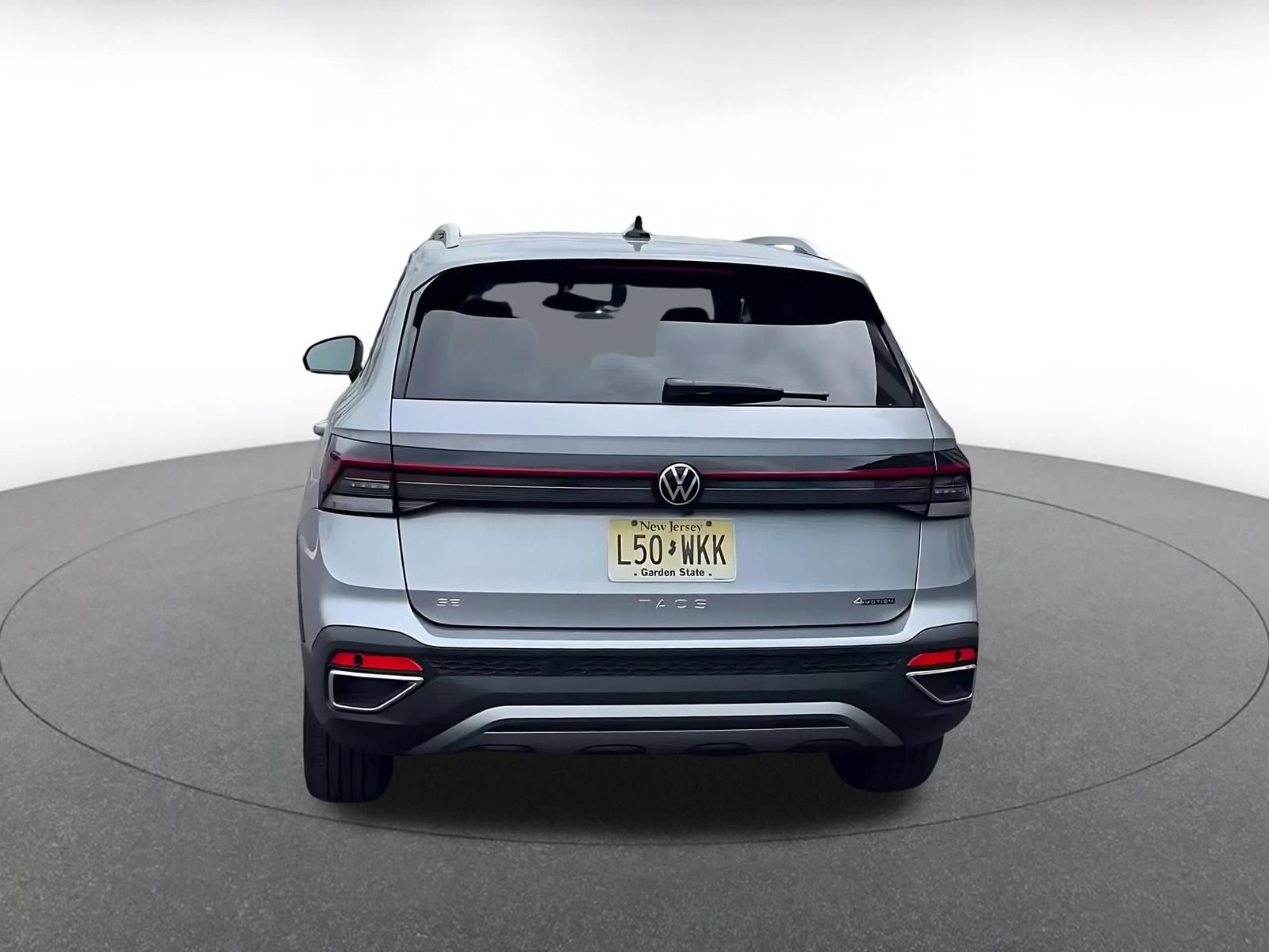 Used 2026 Volkswagen Taos SE AWD/4WD image 12