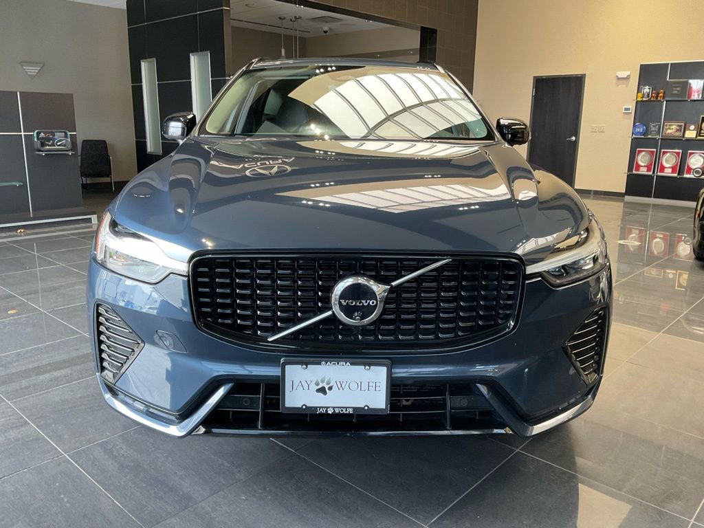 Used 2024 Volvo XC60 B5 Plus image 2