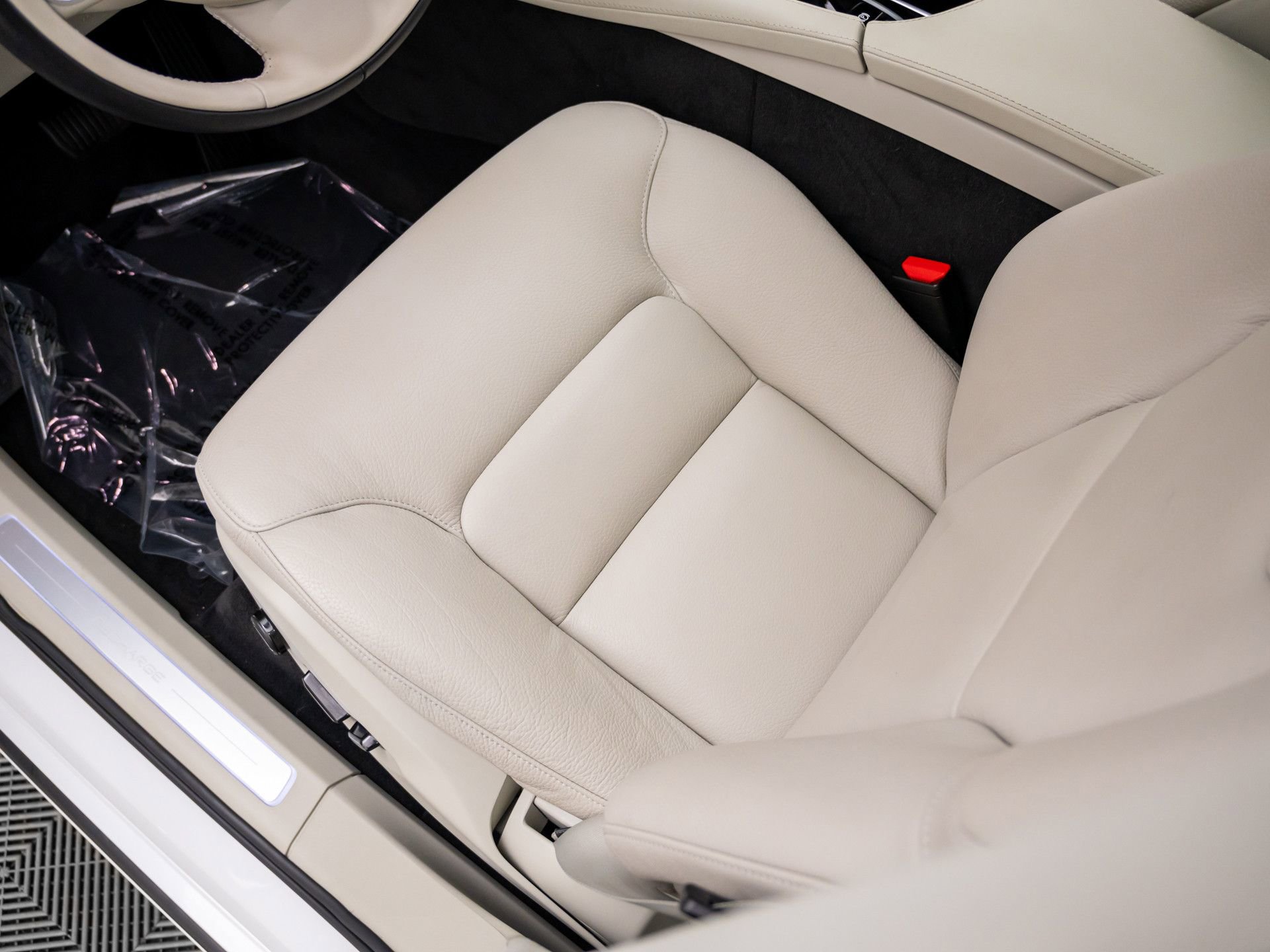 Used 2023 Volvo XC90 T8 Plus w/ Protection Package Premier image 15