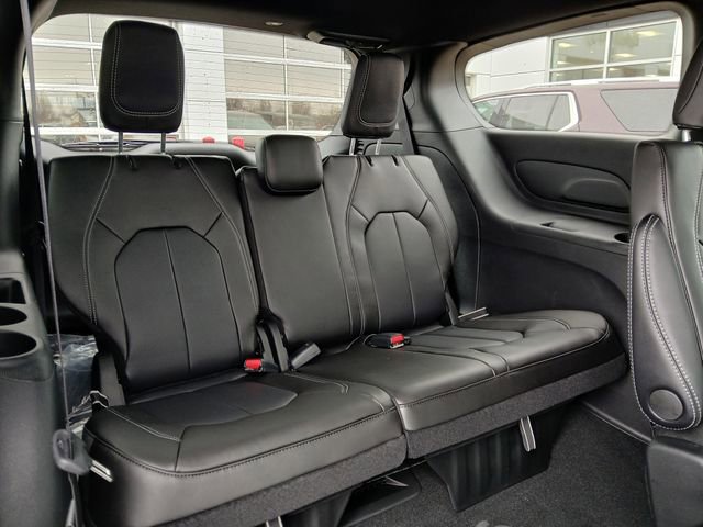 New 2026 Chrysler Pacifica Select image 17