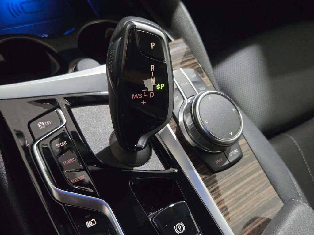 Used 2023 BMW 530e xDrive w/ Premium Package image 6