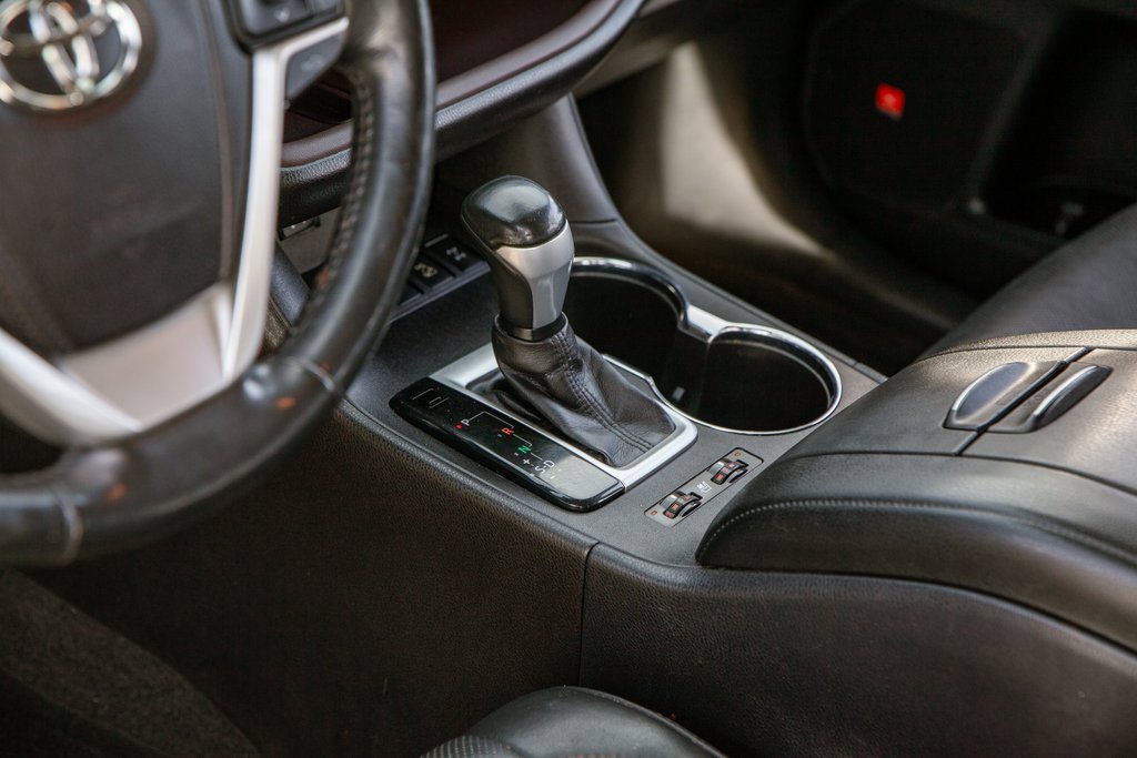 Used 2015 Toyota Highlander Limited image 16