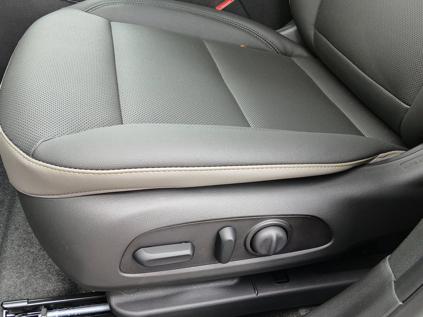 Used 2026 Chevrolet Trax ACTIV w/ Sunroof Package image 18