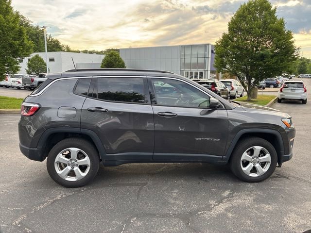 Used 2018 Jeep Compass Latitude w/ Popular Equipment Group AWD/4WD image 3