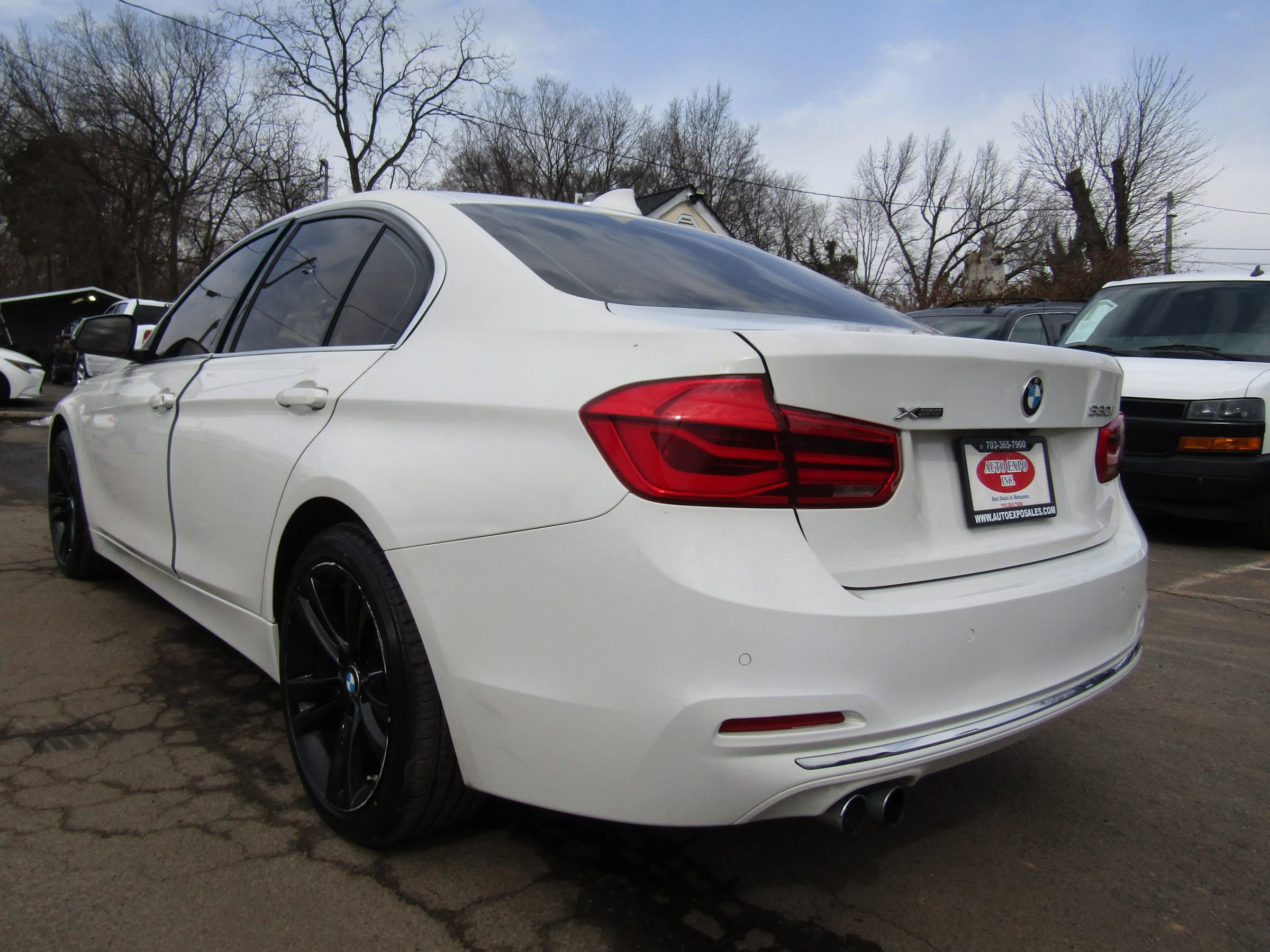 Used 2018 BMW 330i xDrive Sedan w/ Premium Package image 6