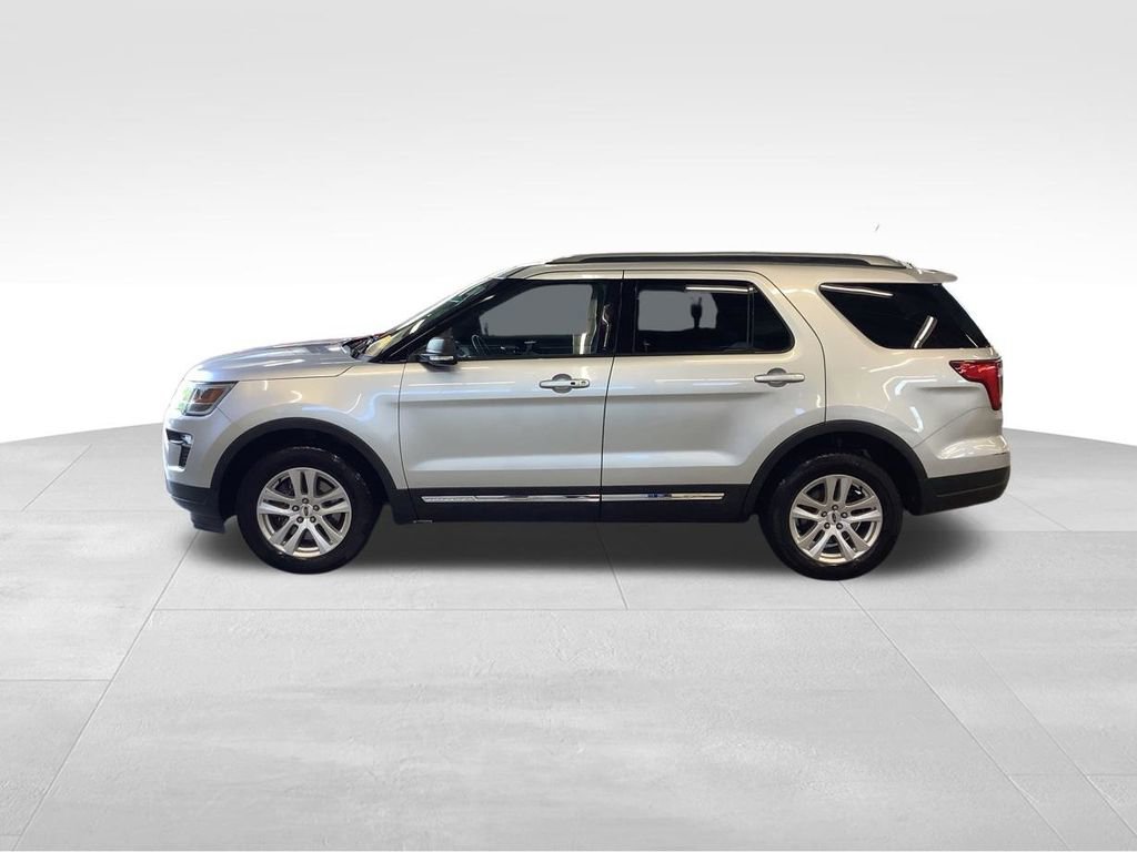 Used 2019 Ford Explorer XLT w/ Equipment Group 202A AWD/4WD image 8