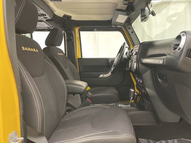 Used 2015 Jeep Wrangler Unlimited Sahara w/ Connectivity Group image 10