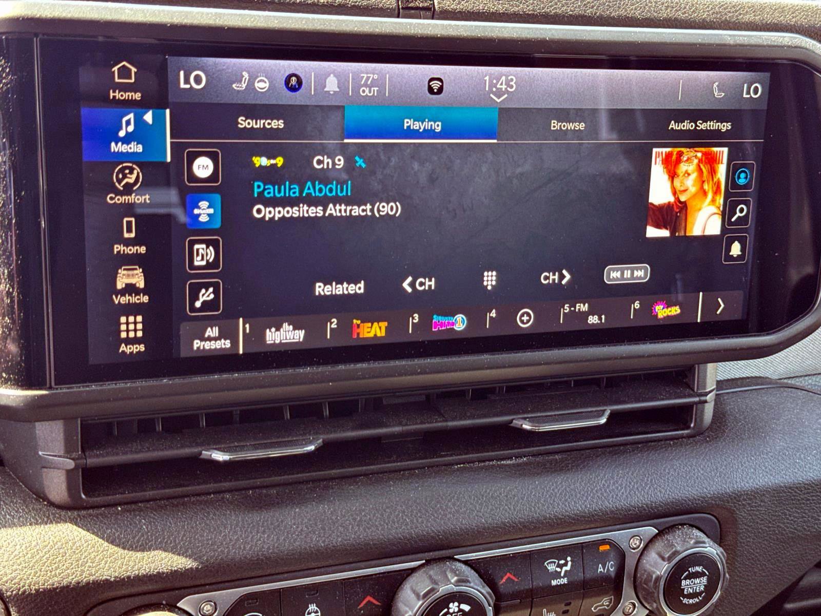 Used 2024 Jeep Wrangler Unlimited image 12