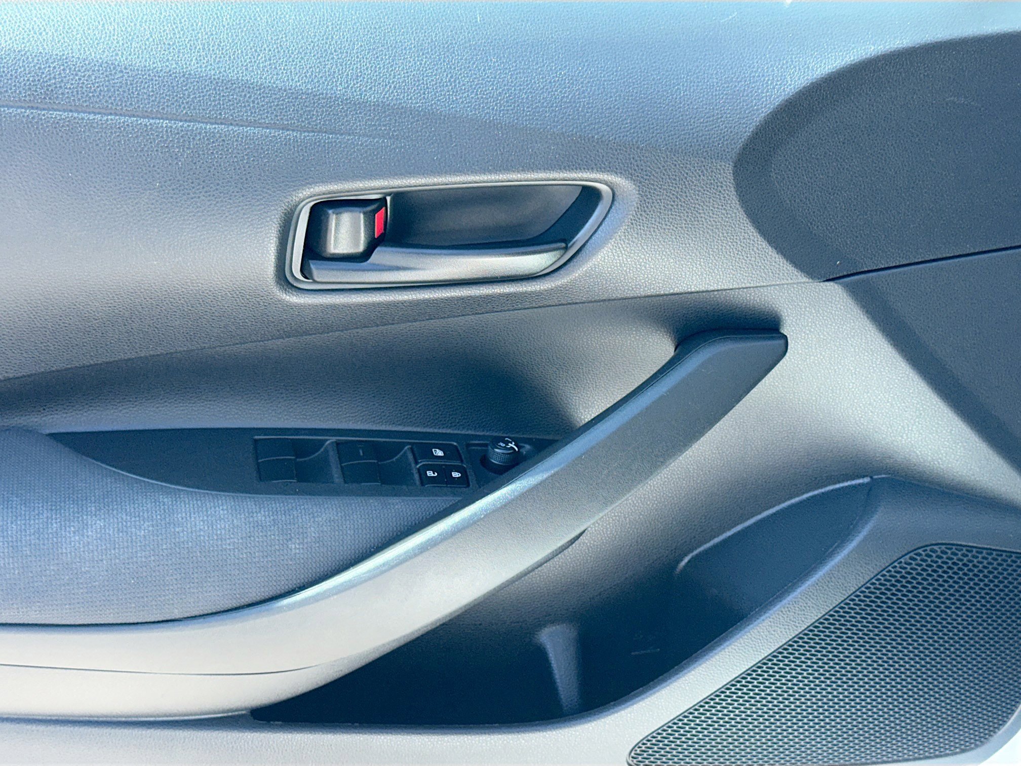 Used 2022 Toyota Corolla LE FWD image 14