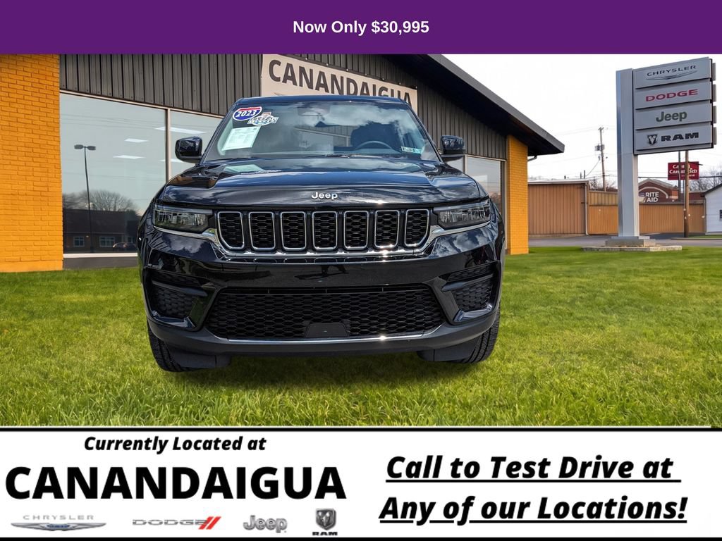 Used 2023 Jeep Grand Cherokee Laredo AWD/4WD image 7