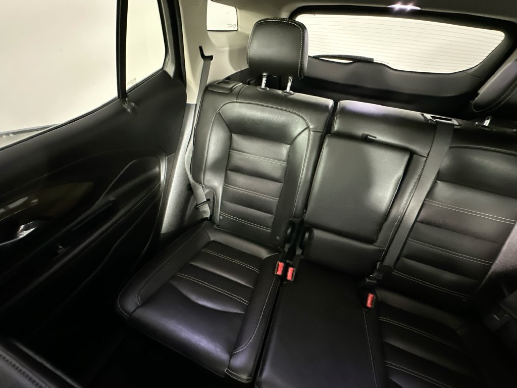 Used 2024 GMC Terrain Denali w/ Black Diamond Edition AWD/4WD image 12
