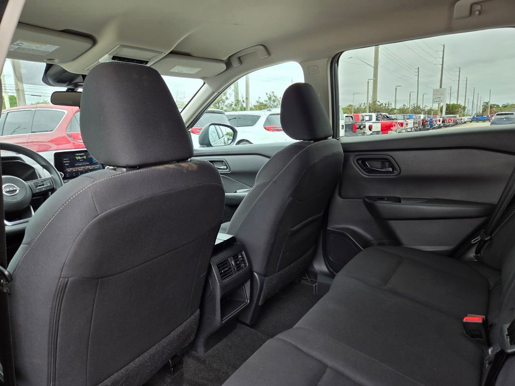 Used 2024 Nissan Rogue S image 19