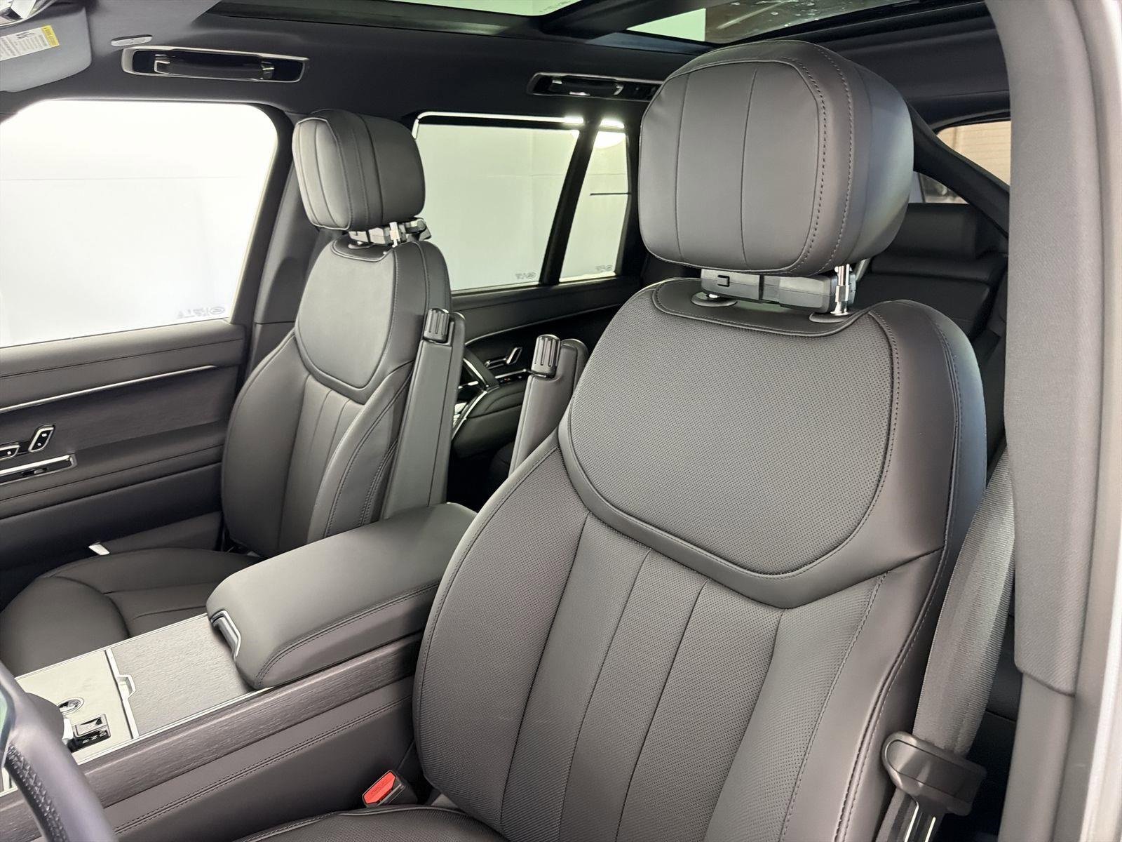 New 2026 Land Rover Range Rover SE image 25