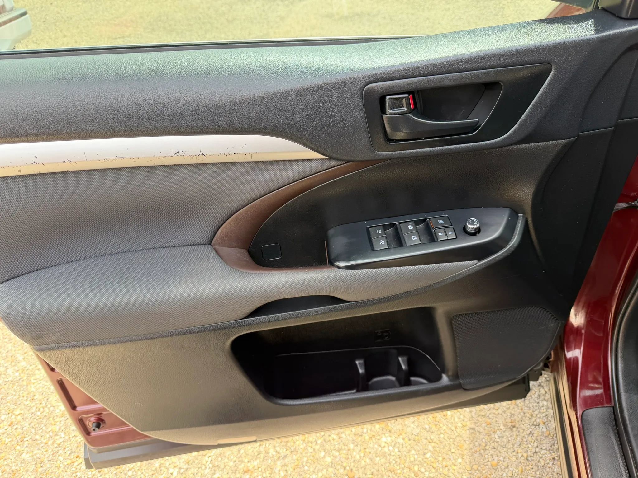 Used 2019 Toyota Highlander LE image 15