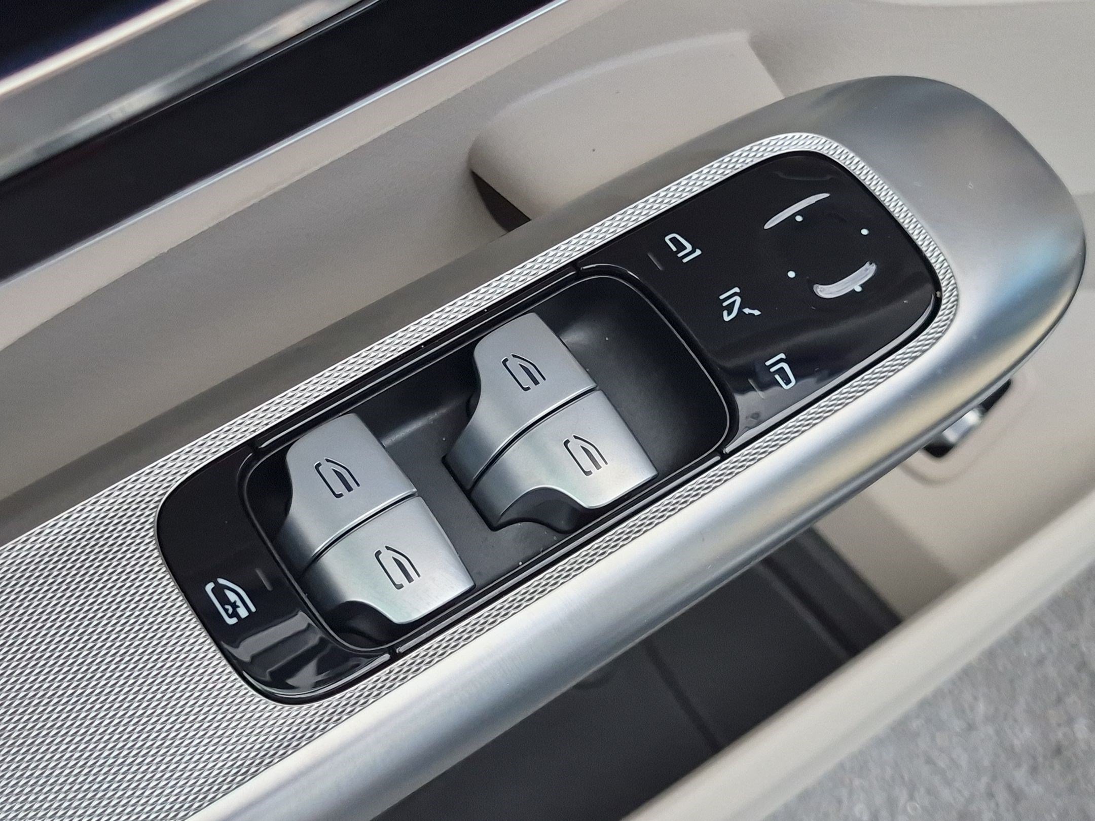Certified 2023 Mercedes-Benz GLC 300 4MATIC w/ Exclusive Trim Package image 15