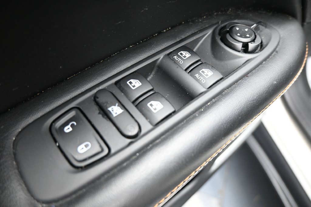 Used 2017 Jeep Compass Latitude w/ Popular Equipment Group AWD/4WD image 11