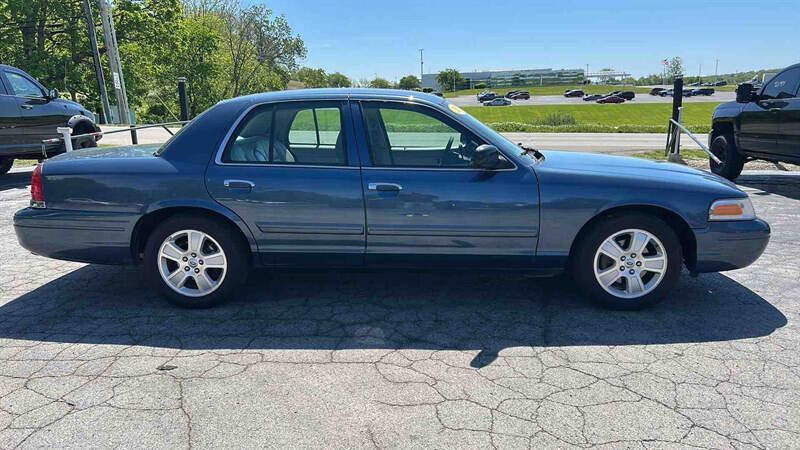 Used 2011 Ford Crown Victoria LX w/ Comfort Appearance Pkg RWD image 1