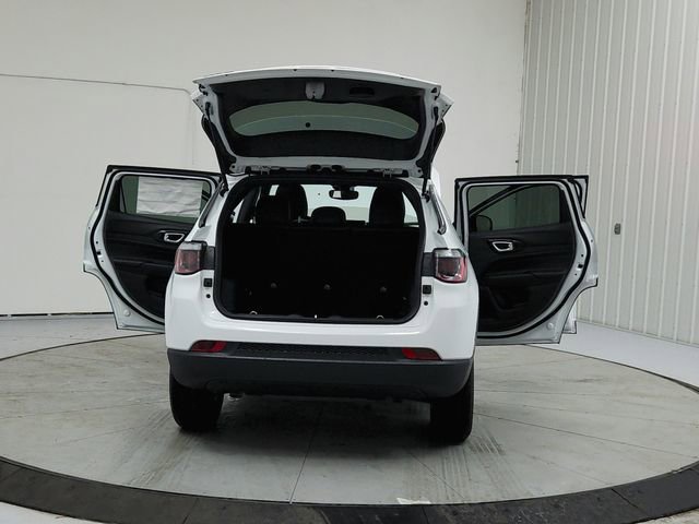 New 2026 Jeep Compass Latitude image 14