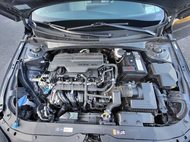 Used 2025 Hyundai Elantra Limited image 9