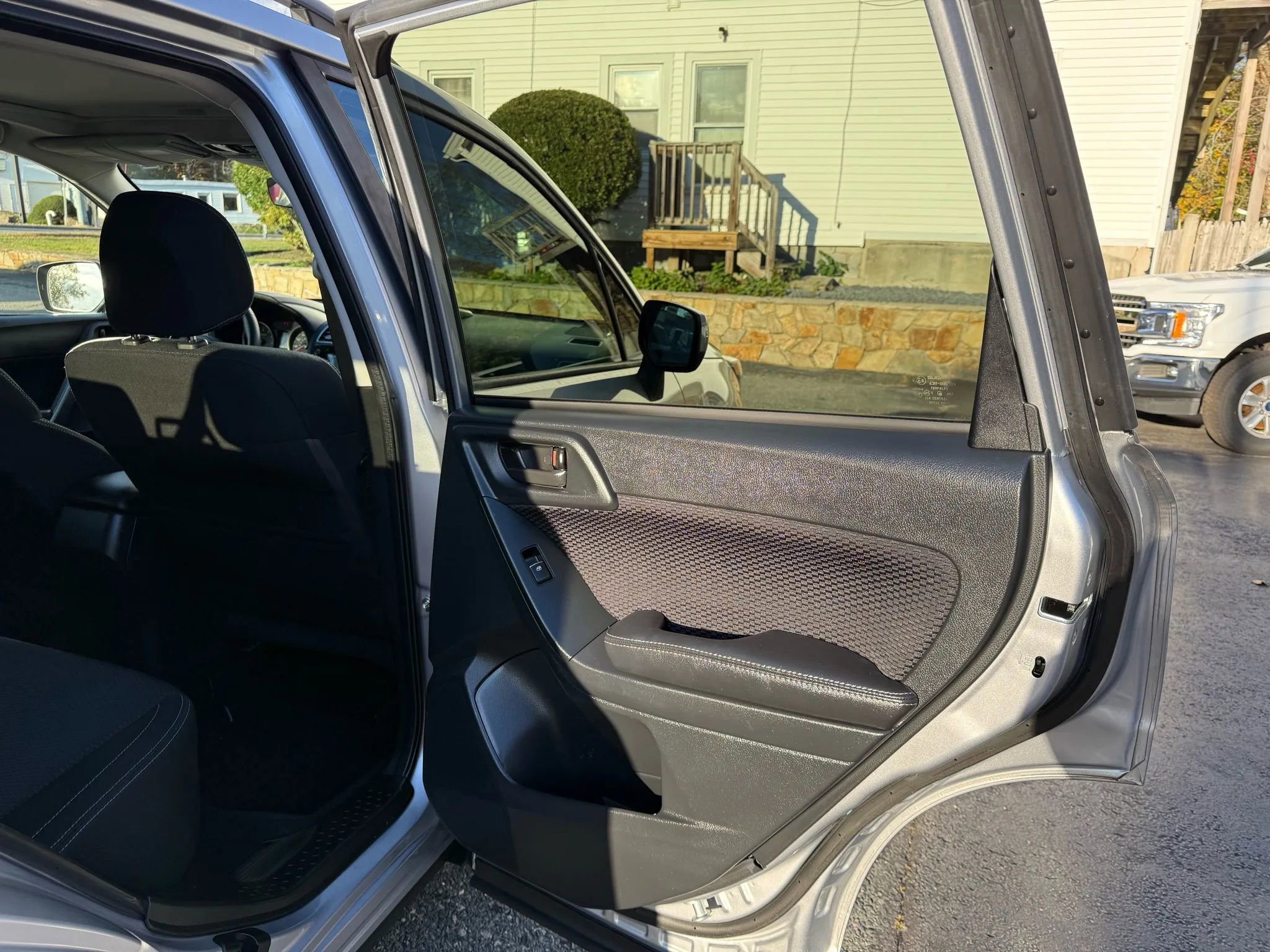 Used 2017 Subaru Forester 2.5i Premium w/ All-Weather Package image 17