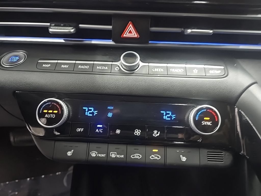 Used 2025 Hyundai Elantra SEL FWD image 27