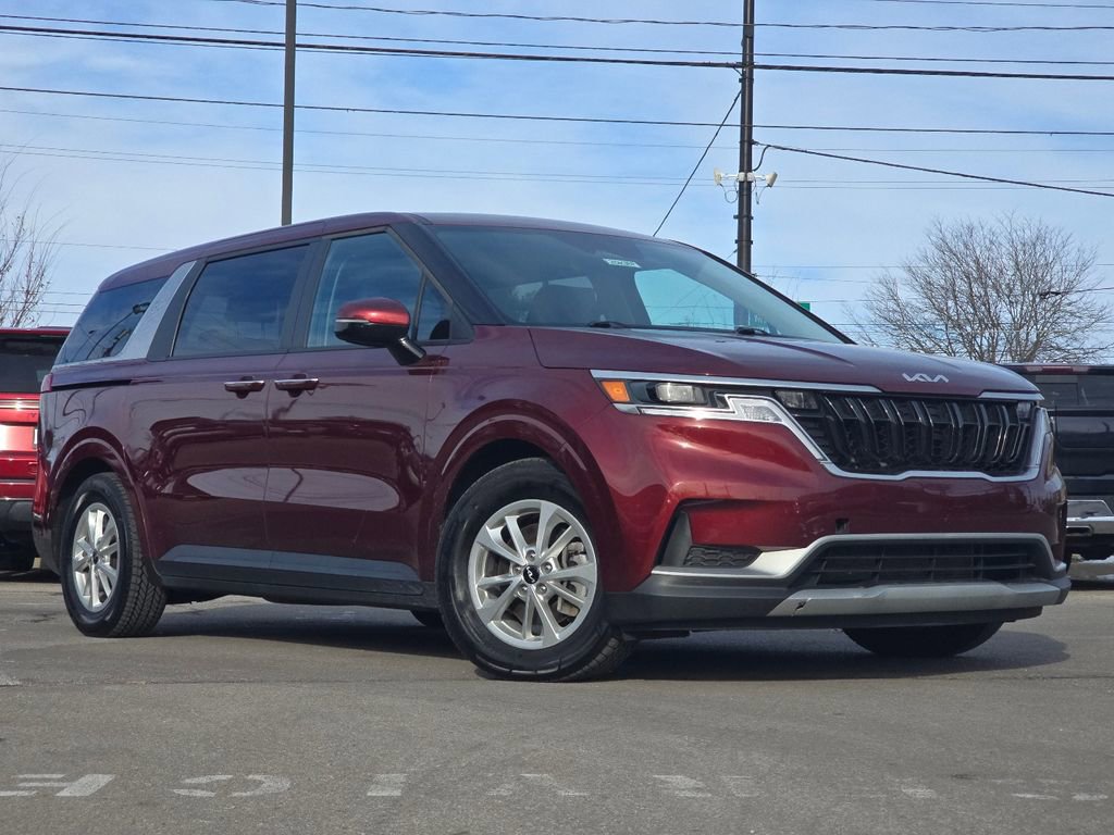 Used 2024 Kia Carnival LX image 1