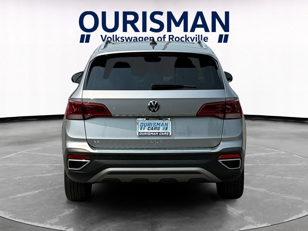 Used 2023 Volkswagen Taos SE w/ Panoramic Sunroof Package FWD image 5