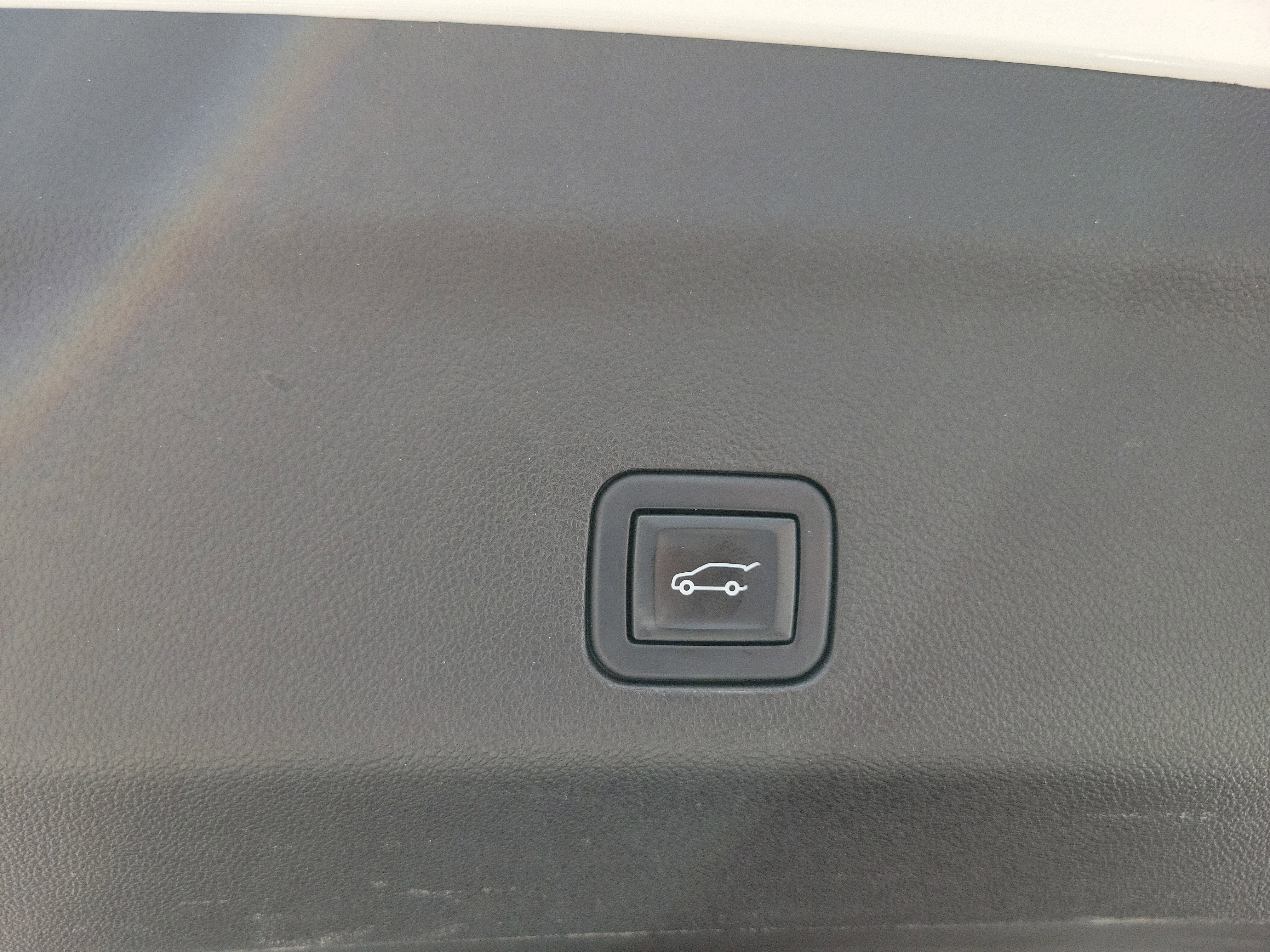 Used 2021 Cadillac Escalade Sport w/ Driver Assist Tech Package image 18