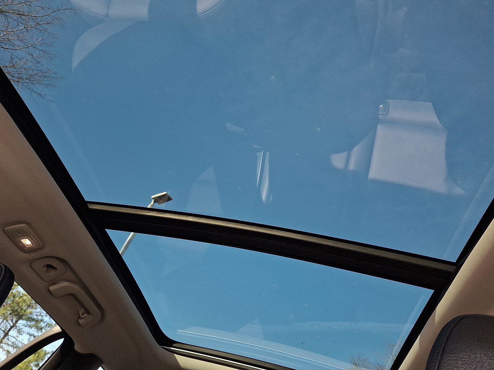 Used 2025 Volvo V60 B5 Cross Country Plus image 14