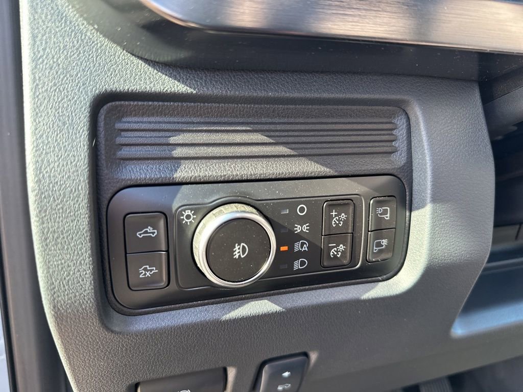 New 2026 Ford F250 Lariat w/ Black Appearance Package image 17