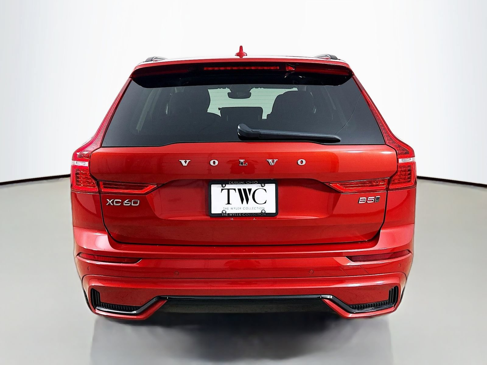 Used 2023 Volvo XC60 B5 Plus w/ Climate Package AWD/4WD image 6