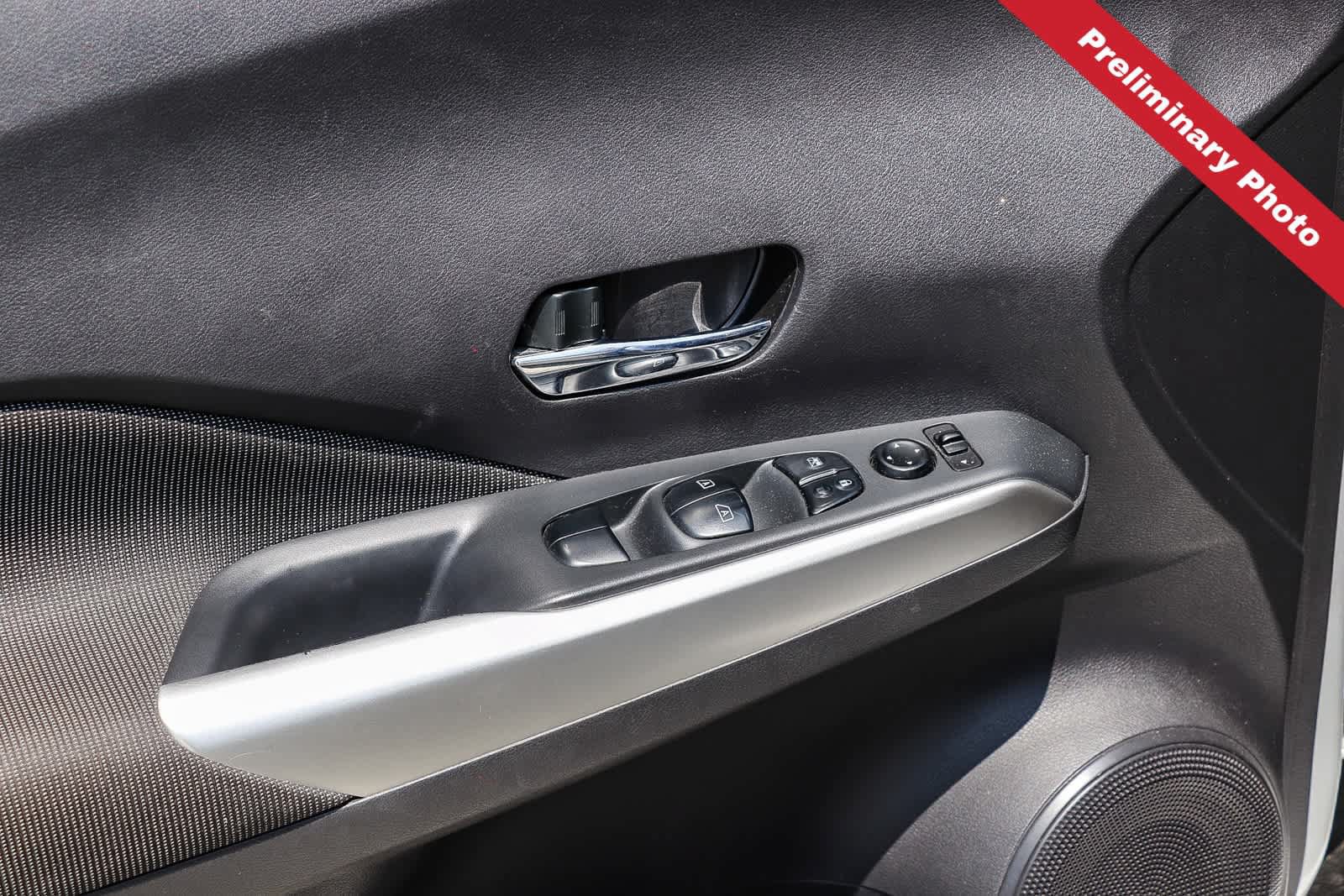 Used 2019 Nissan Kicks SV FWD image 18