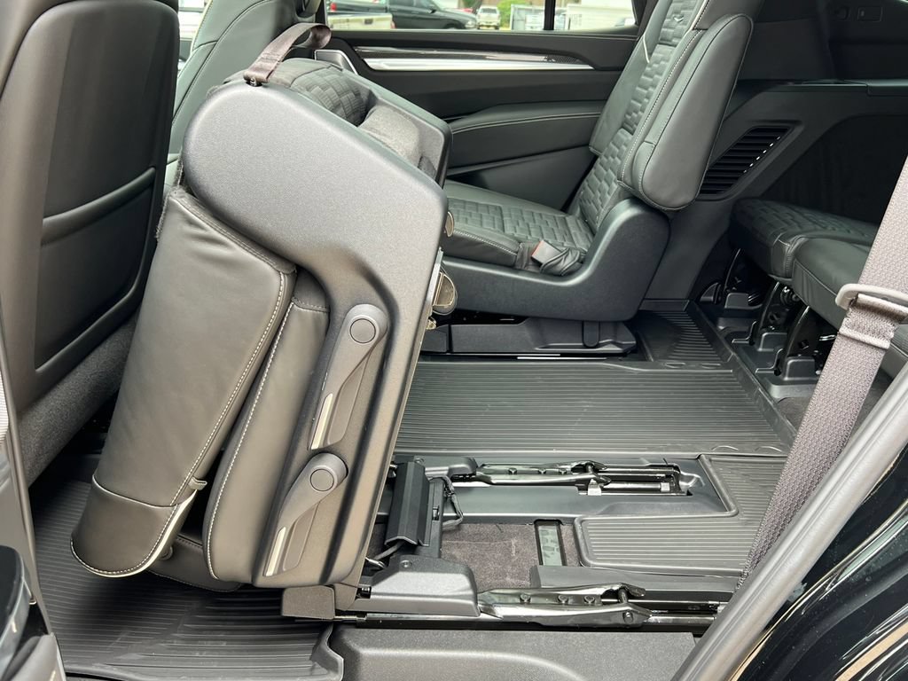 New 2026 Cadillac Escalade V w/ LPO, ONYX Package AWD/4WD image 5