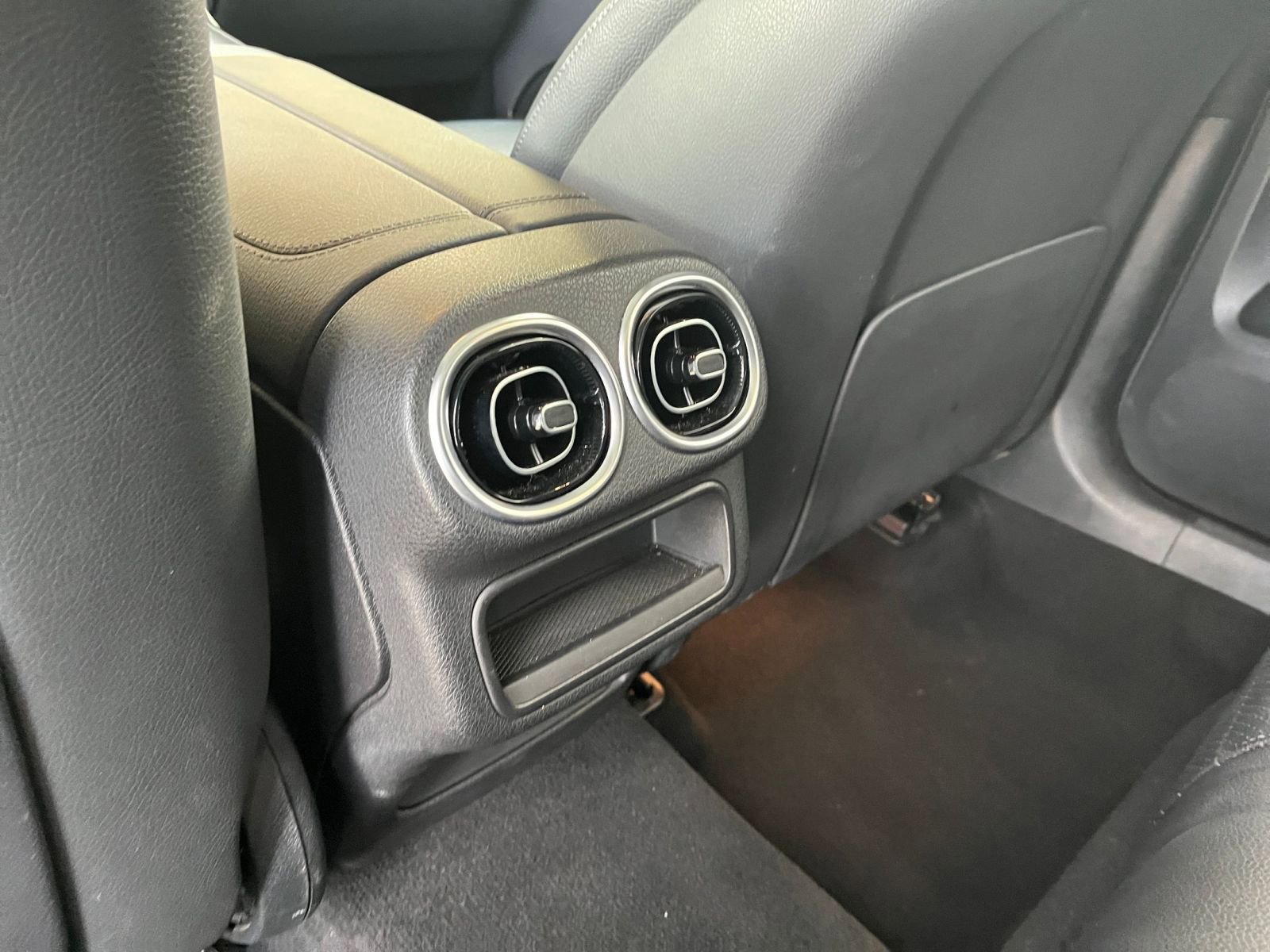 Used 2024 Mercedes-Benz GLC 300 4MATIC image 24