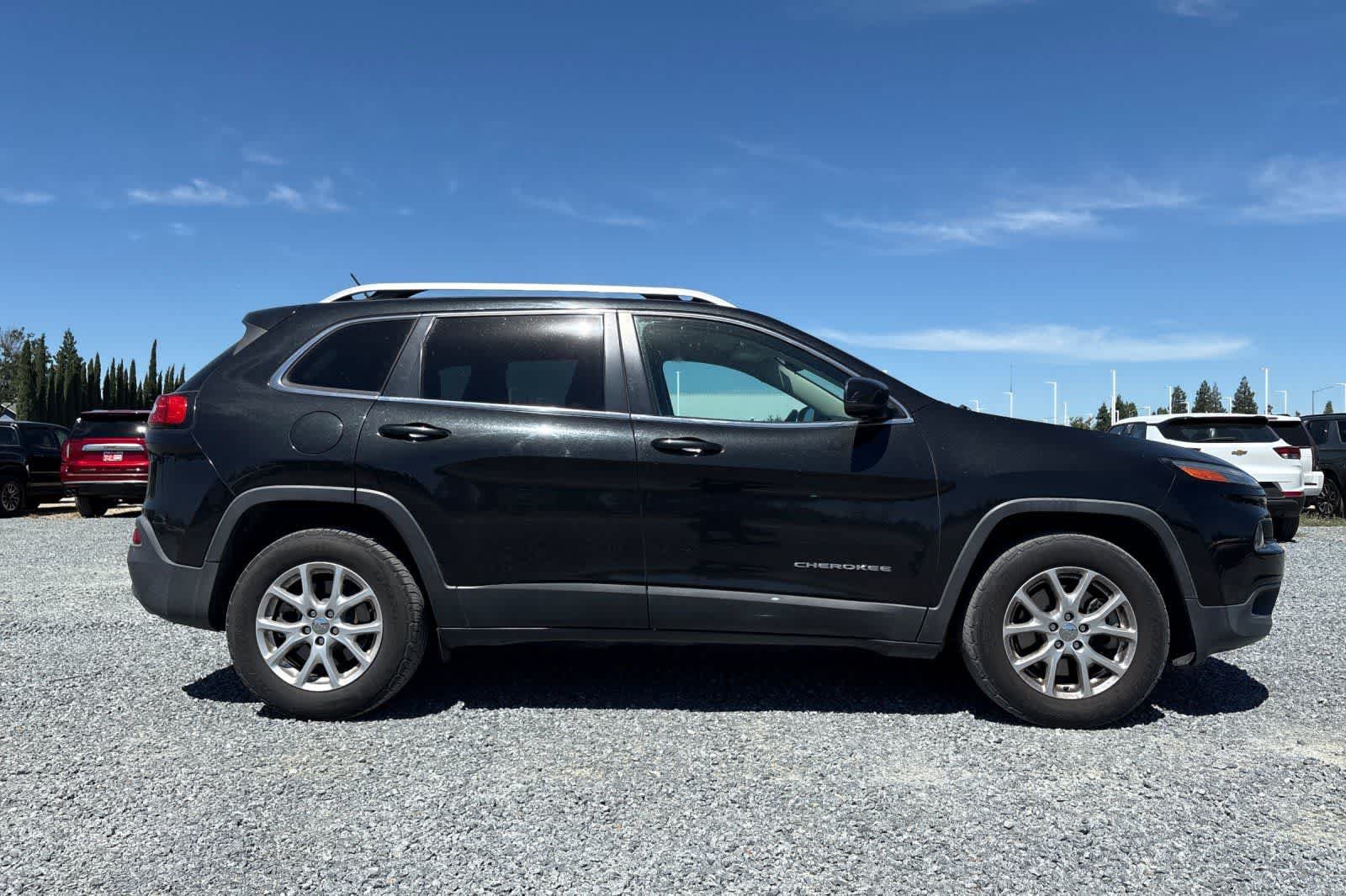 Used 2015 Jeep Cherokee Latitude AWD/4WD image 9