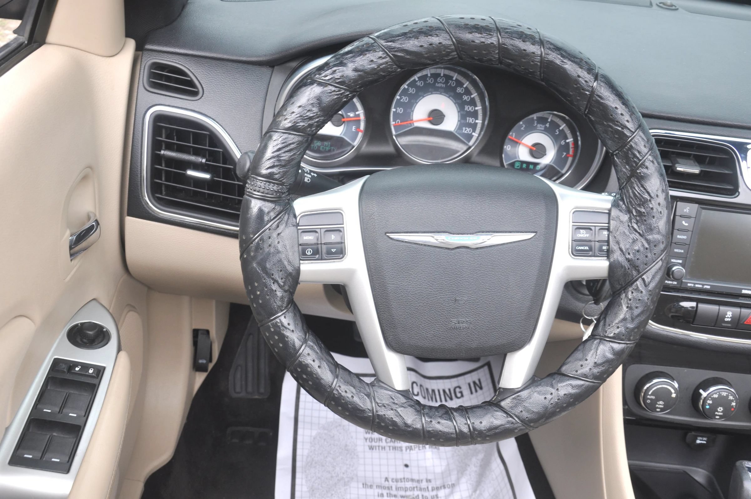 Used 2011 Chrysler 200 Touring FWD image 17