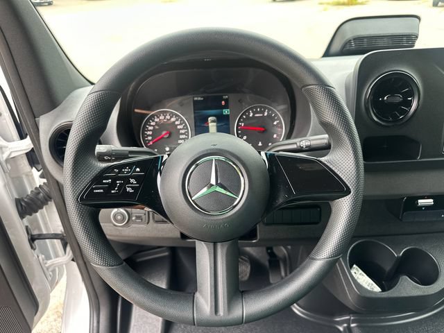 Used 2025 Mercedes-Benz Sprinter 2500 image 31