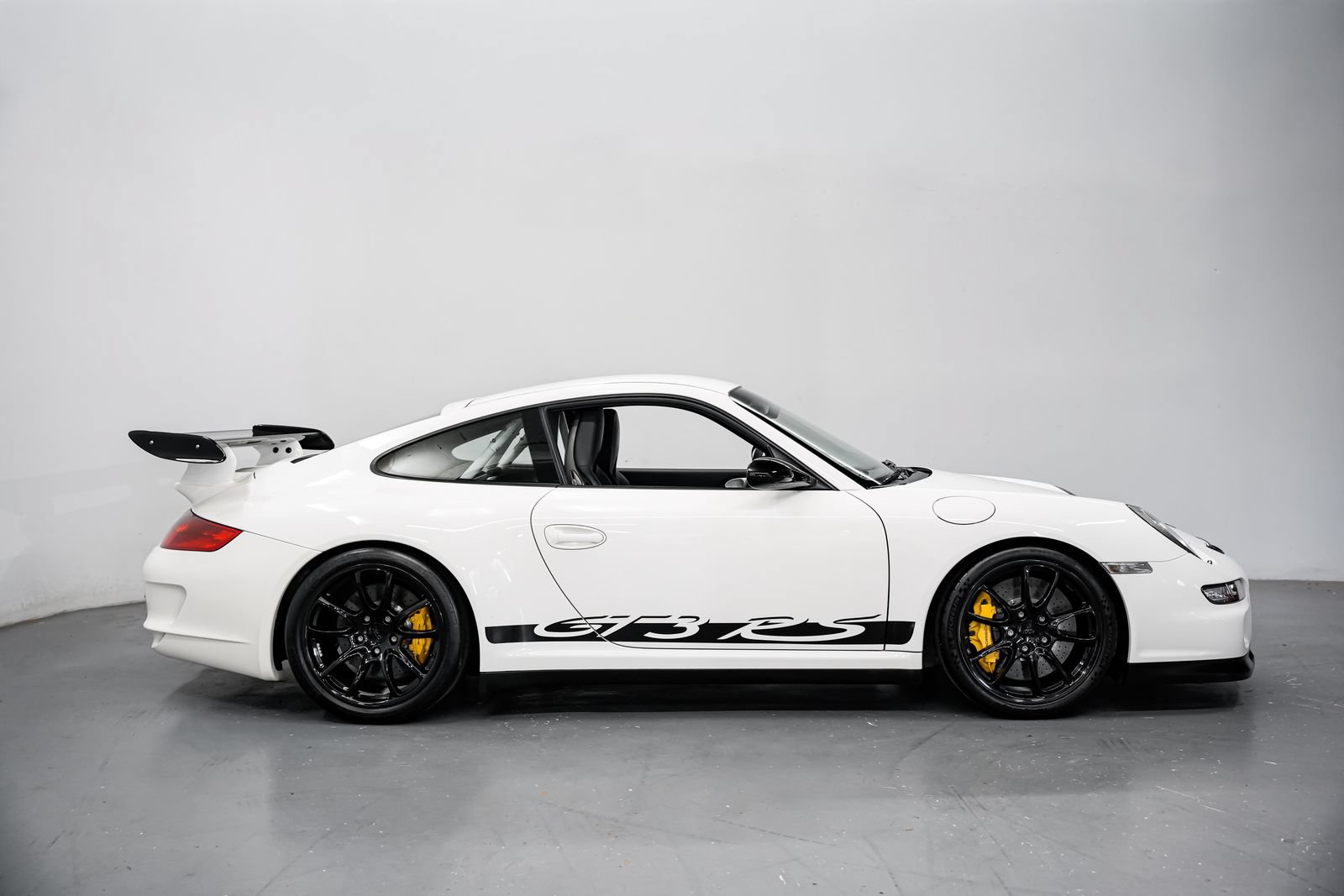 Used 2007 Porsche 911 GT3 RS RWD image 2