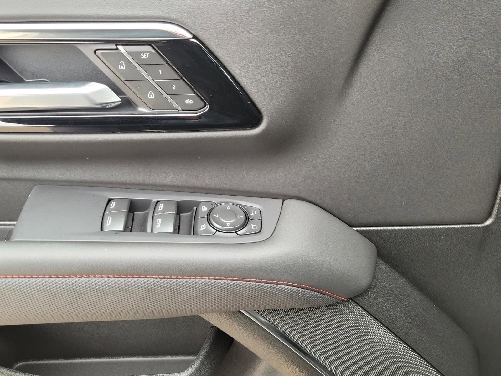 New 2026 Chevrolet Suburban RST w/ Advanced Technology Package AWD/4WD image 17