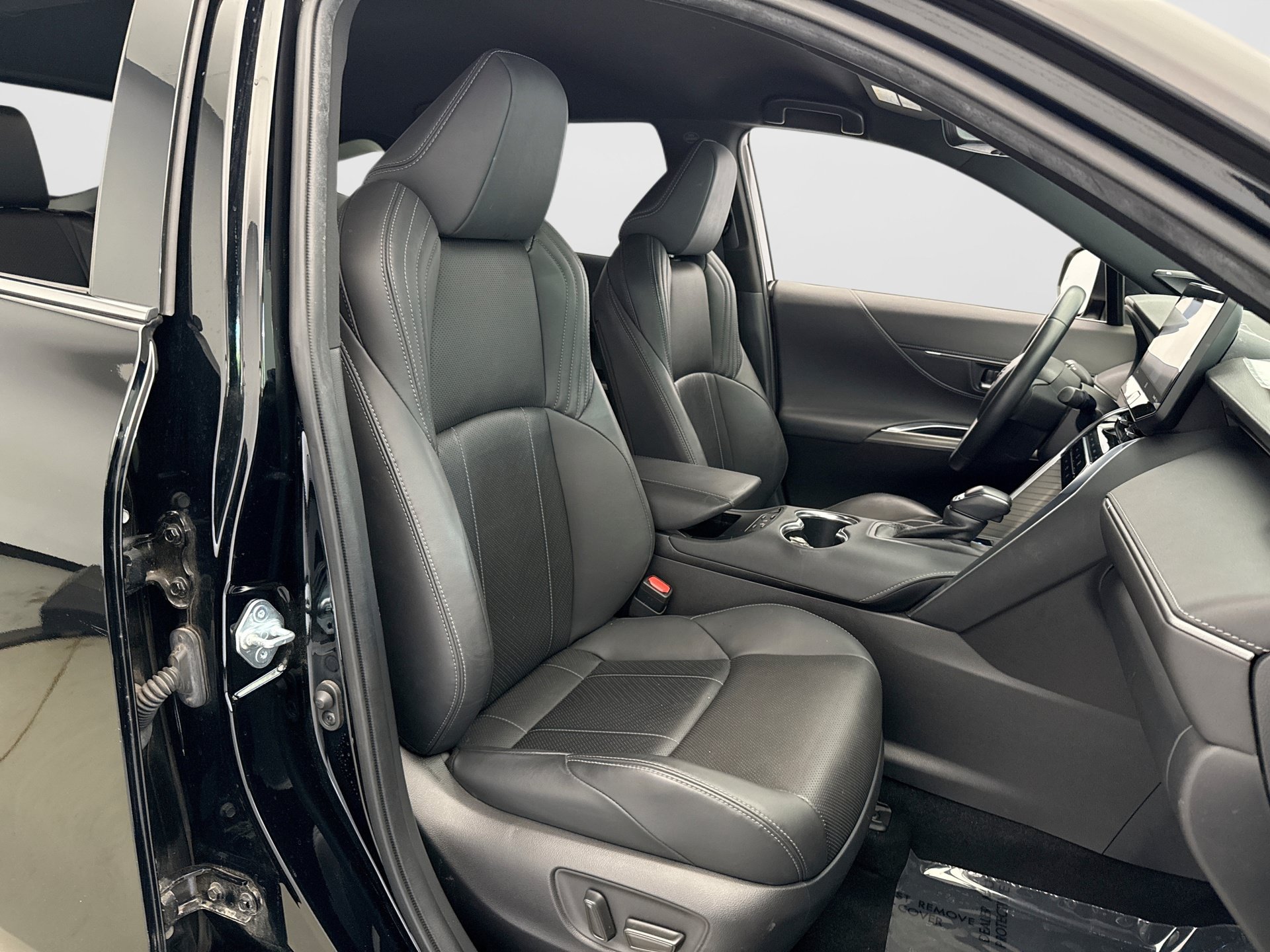 Used 2021 Toyota Venza XLE w/ Softex Package AWD/4WD image 17