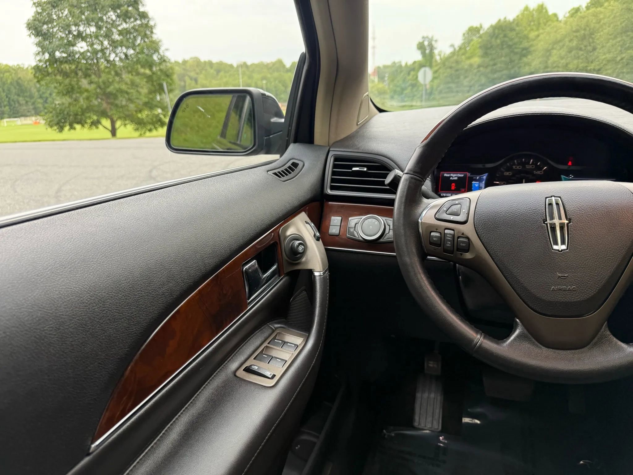 Used 2014 Lincoln MKX AWD w/ Equipment Group 102A image 32