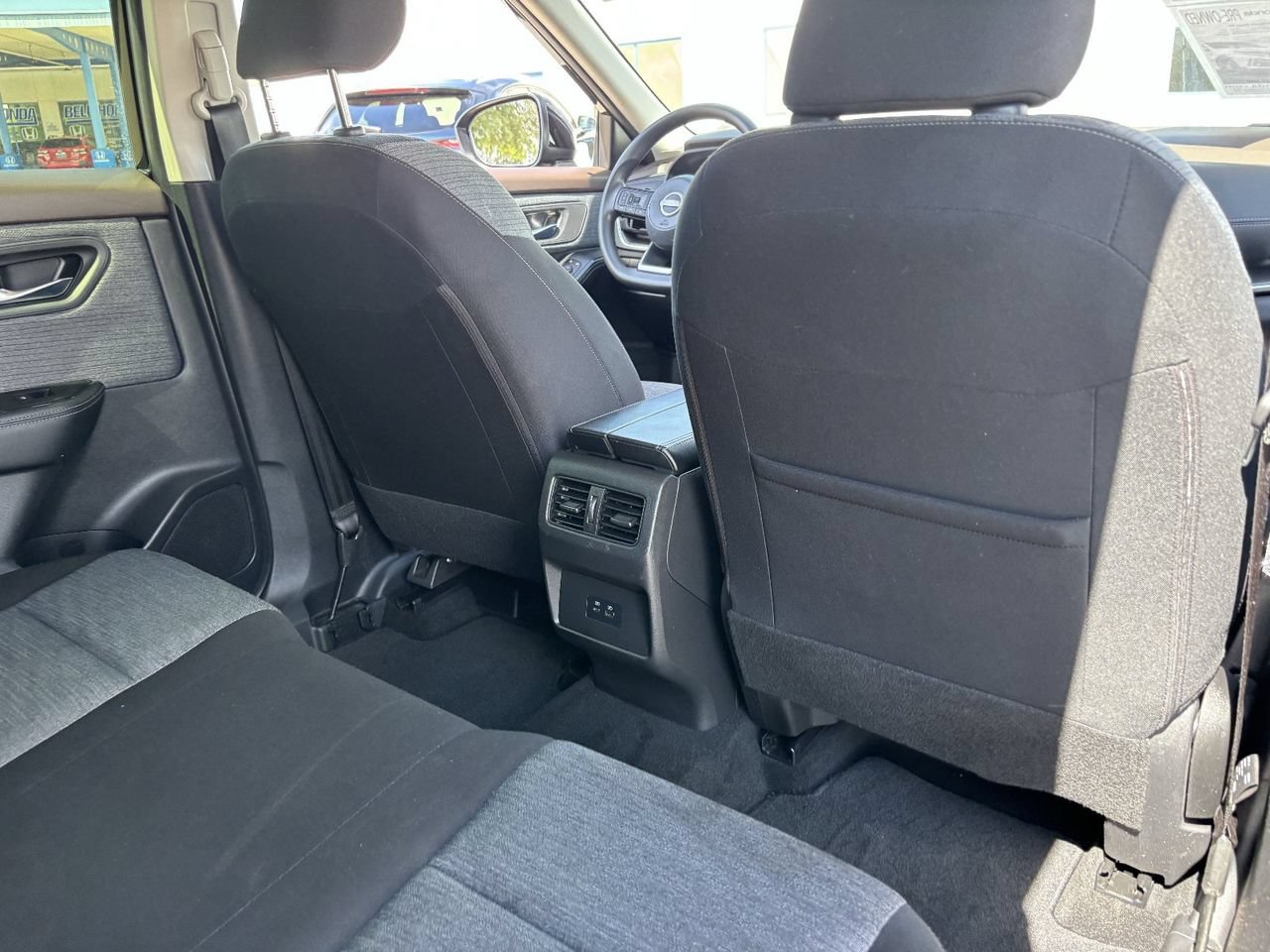 Used 2023 Nissan Rogue SV FWD image 11