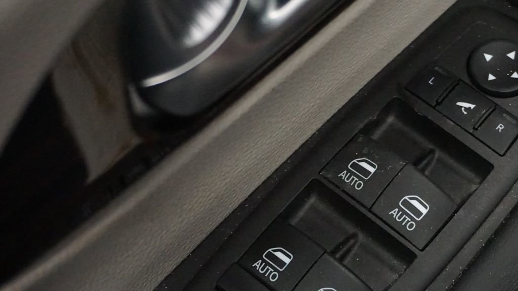 Used 2023 Chrysler Pacifica Limited image 29