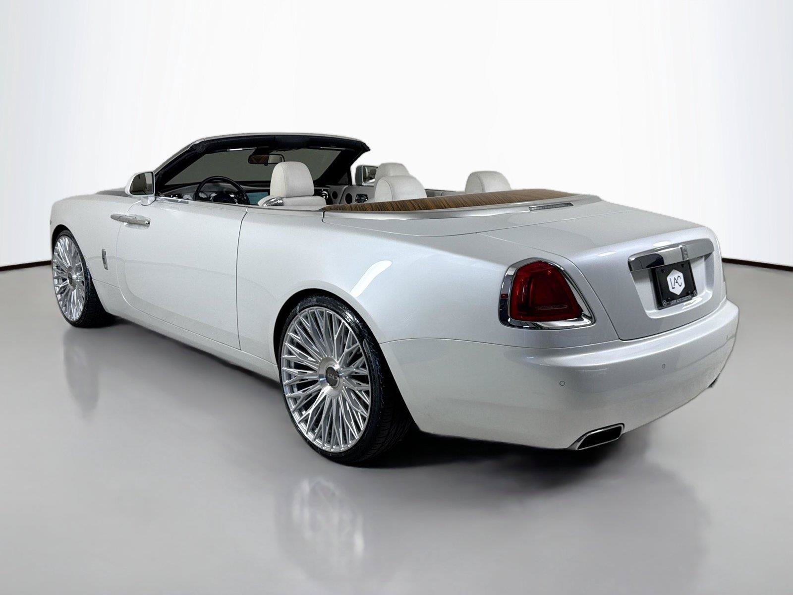 Used 2016 Rolls-Royce Dawn RWD image 11