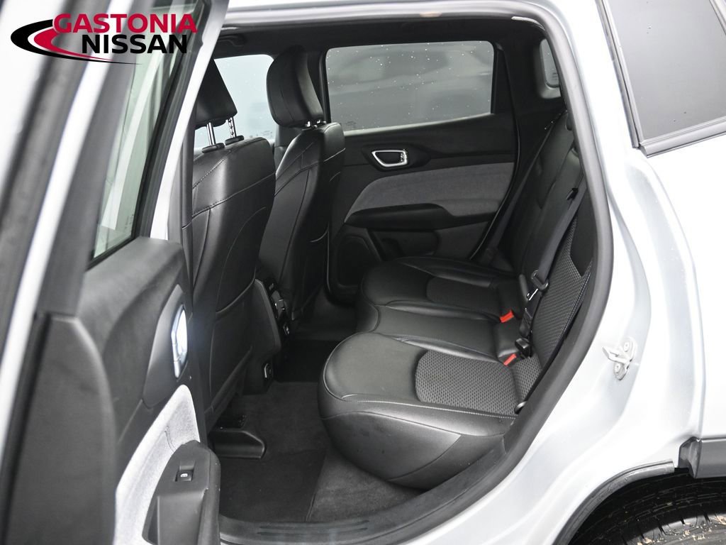 Used 2025 Jeep Compass Latitude AWD/4WD image 15