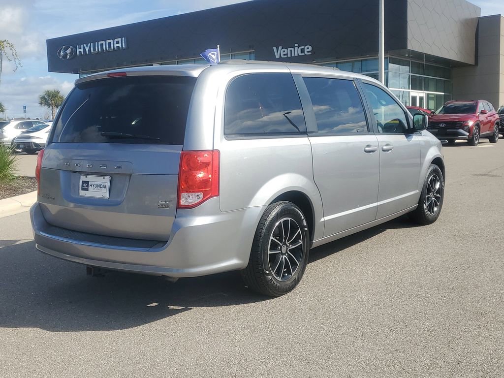Used 2018 Dodge Grand Caravan GT image 4