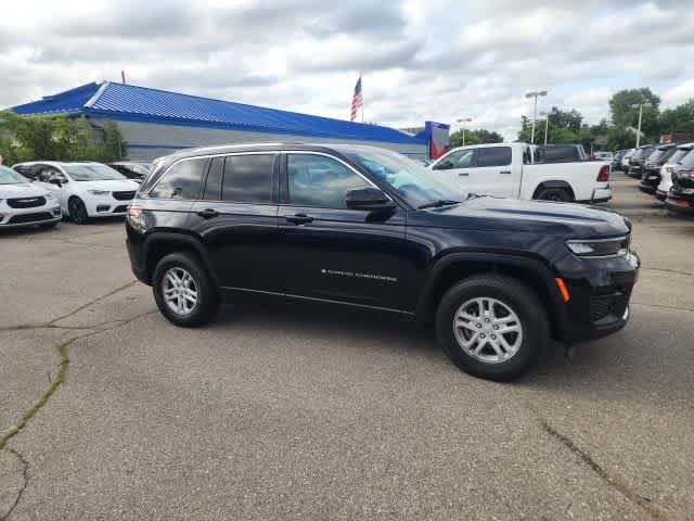 Certified 2023 Jeep Grand Cherokee Laredo w/ Trailer Tow Prep Group (B) AWD/4WD image 10