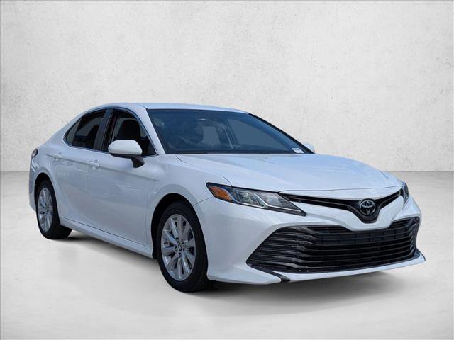 Used 2018 Toyota Camry LE FWD image 3