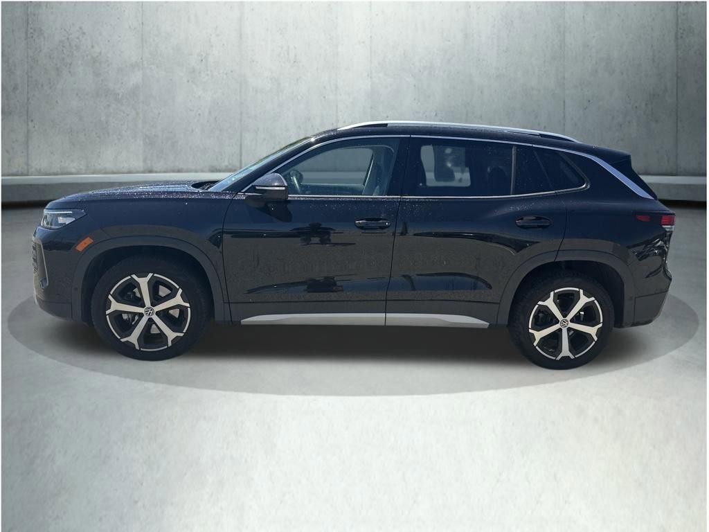 Used 2025 Volkswagen Tiguan SE AWD/4WD image 2